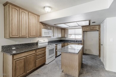 1551 E Florian Cir Mesa AZ-large-006-12-