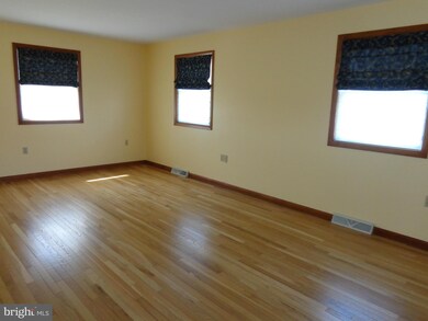 438 Lindman Dr, Chambersburg, PA 17202 - photo 6