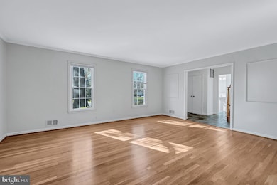 8617 Atwell Rd, Potomac, MD 20854 - photo 5