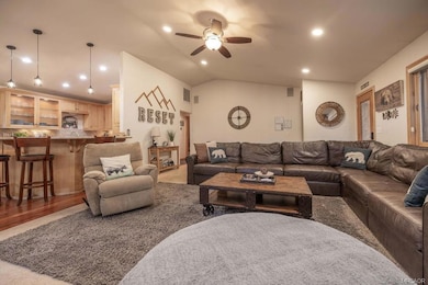 842 Silver Tip Dr, Big Bear Lake, CA 92315 - photo 7