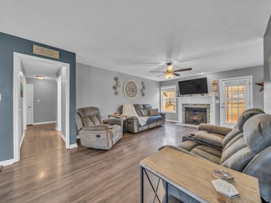 1037 Ishee Dr, Clarksville, TN 37042 - photo 7