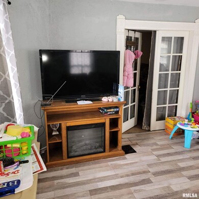 2129 Farnam St, Davenport, IA 52803 - photo 3