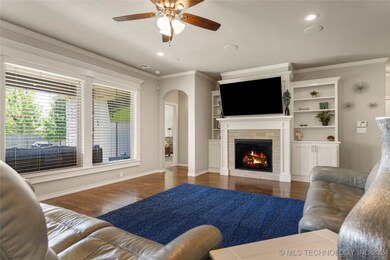Design elements including hardwood floors, overzis