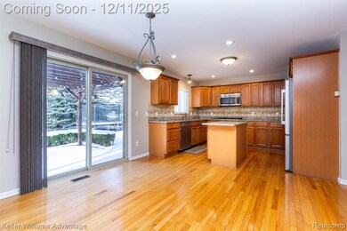 24975 Bloomfield Ct, Novi, MI 48375 - photo 7