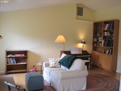 628 Poltava St, Springfield, OR 97477 - photo 4