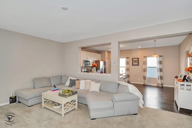 04-Living to Kitchen