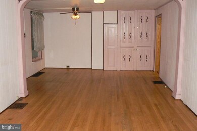 436 S 2nd St, Chambersburg, PA 17201 - photo 5