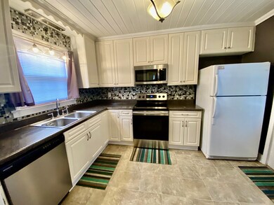 215 S Forrest Ave, Adel, GA 31620 - photo 3