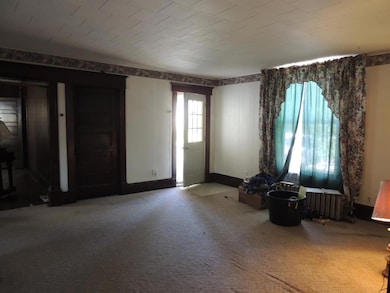 Please come in, the door is open! Large Living Room!