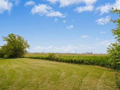 2802 Rusty Wallace Dr, Newton, IA 50208 - photo 2