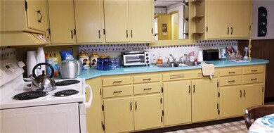 37 E High St, Nazareth, PA 18064 - photo 2