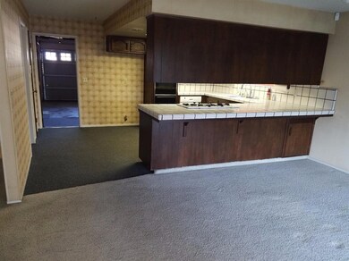 Looking toward the kitchen form the dini