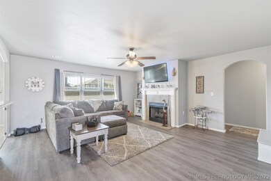 8995 S 253rd East Ave, Broken Arrow, OK 74014 - photo 4