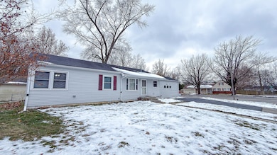 1709 W William St, Champaign, IL 61821 - photo 4