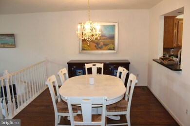 8007 Galla Knoll Cir, Springfield, VA 22153 - photo 5