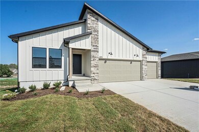 407 Woodview Dr, Raymore, MO 64083 - photo 2