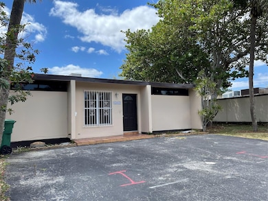 15012 Royal Palm Ln, Hialeah, FL 33014 - photo 2