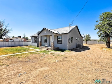 109 S Clayton St, Carlsbad, NM 88220 - photo 2