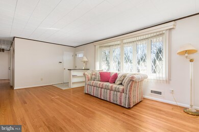 6808 Collinsdale Rd, Parkville, MD 21234 - photo 4