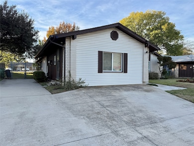 136 Village Dr, Lewisville, TX 75067 - photo 3