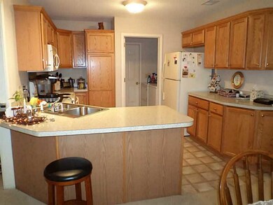 Kitchen. Pull-out shelves, pantry cabinet.