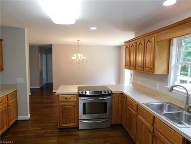 3966 Meadow Ridge Ct, Asheboro, NC 27205 - photo 2