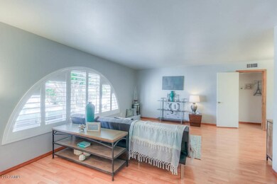 Living Room (3)-SMALL
