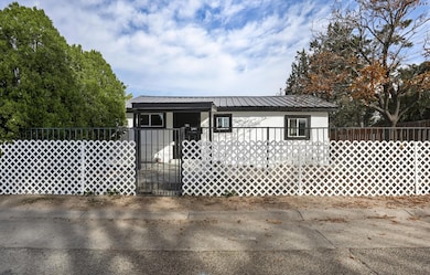 401 Gomez Ave NE, Albuquerque, NM 87102 - photo 2