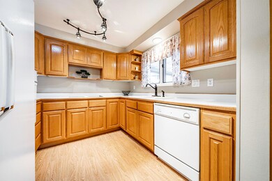 604 Hemlock Ave, Central Point, OR 97502 - photo 3