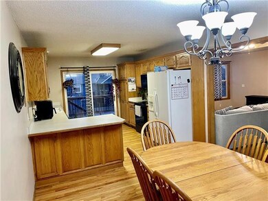 507 Hillcrest Ct, Lansing, KS 66043 - photo 2