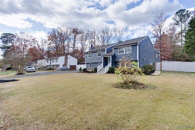 Bi-level home featuring a front yard