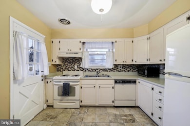 2004 Jameson St, Temple Hills, MD 20748 - photo 7