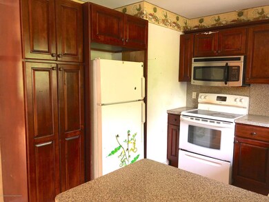 9 Park Ln, Englishtown, NJ 07726 - photo 5