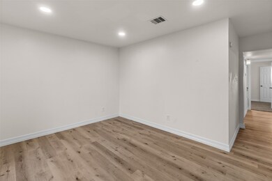 8819 Glenhouse Dr, Houston, TX 77088 - photo 5