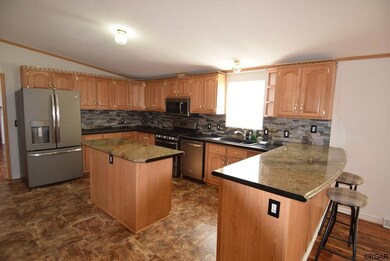 Kitchen Island & Breakfast bar