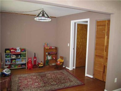 Bedroom familyroom/ 3rd bedroom  currently opens t