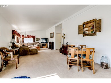 30719 Hayes Ln, Junction City, OR 97448 - photo 4