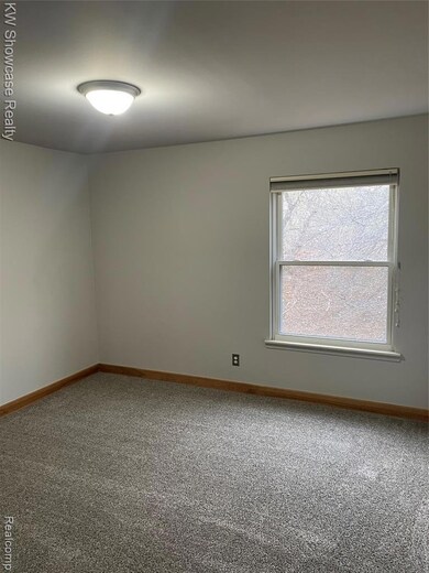 527 E University Dr, Rochester, MI 48307 - photo 5