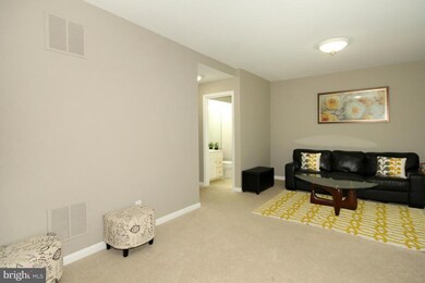 47693 Sandbank Square, Sterling, VA 20165 - photo 5