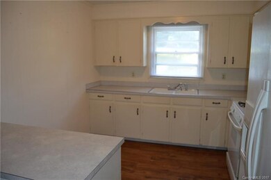 2425 Woodleaf Dr, Gastonia, NC 28052 - photo 6