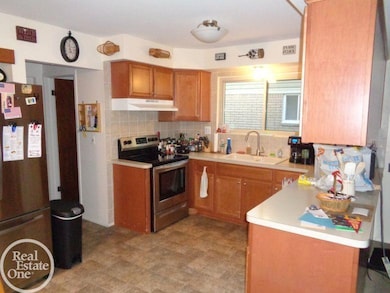 36702 Samoa Dr, Sterling Heights, MI 48312 - photo 4