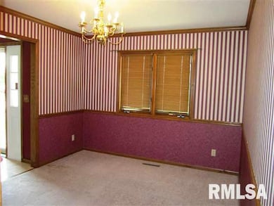 2319 W 60th Place, Davenport, IA 52806 - photo 4