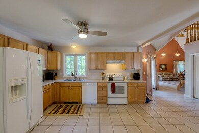 42 Mechanic St, Palmer, MA 01069 - photo 4
