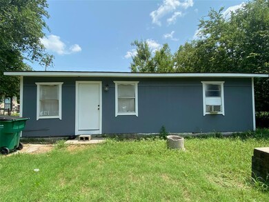 1123 S Wine St, Gainesville, TX 76240 - photo 4
