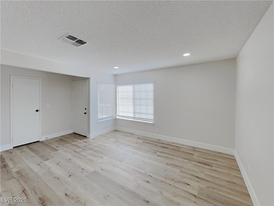 6601 Dunsmuir Cir, Las Vegas, NV 89108 - photo 5