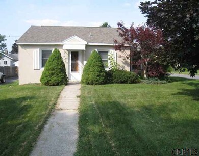24 Wisconsin Ave, Rensselaer, NY 12144 - photo 2
