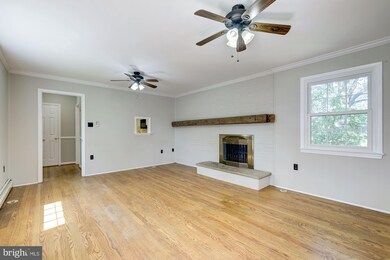 15705 Norman Dr, North Potomac, MD 20878 - photo 5