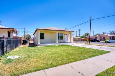706 W Euclid Ave, El Centro, CA 92243 - photo 2