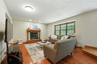 8025 Woodstone St, Lenexa, KS 66219 - photo 3