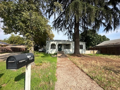 901 Mariposa St, Kingsburg, CA 93631 - photo 3